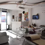 Lo Specchio Del Salento לינה וארוחת בוקר לצ'ה
