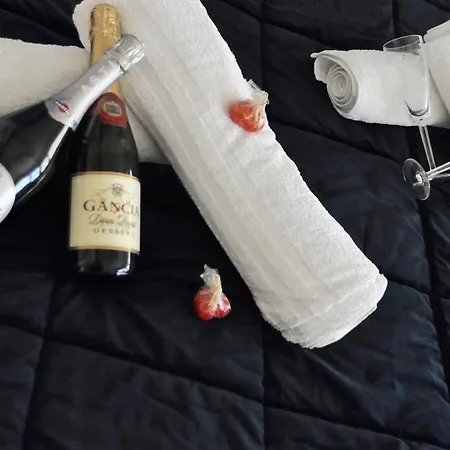 Lo Specchio Del Salento Alojamento de Acomodação e Pequeno-almoço Lecce